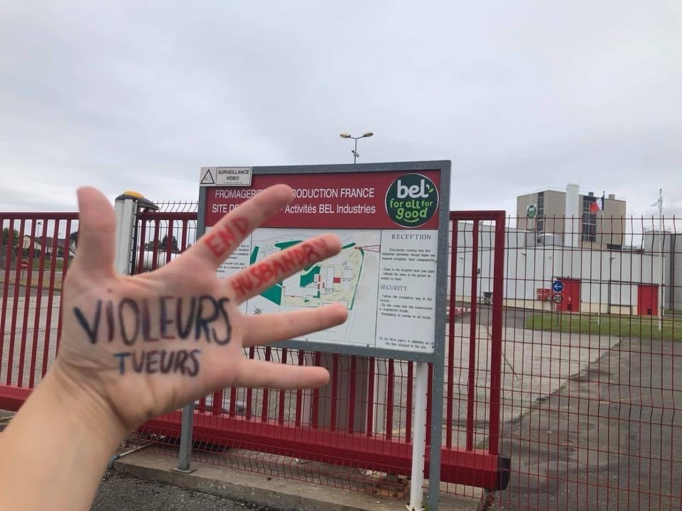 ENDHUSBANDRYNOW's tweet image. BEL VIOLEURS TUEURS
#HandsToEndHusbandry #Endhusbandry #BelZoocriminel #Zoocriminel
Oppose YOUR hand for billions of paws NOW! Go, Go, Go!
You will find full user manual in your language : boucherie-abolition.com/2021/03/10/man…

Add your contribution to the map : umap.openstreetmap.fr/fr/map/hands-t…