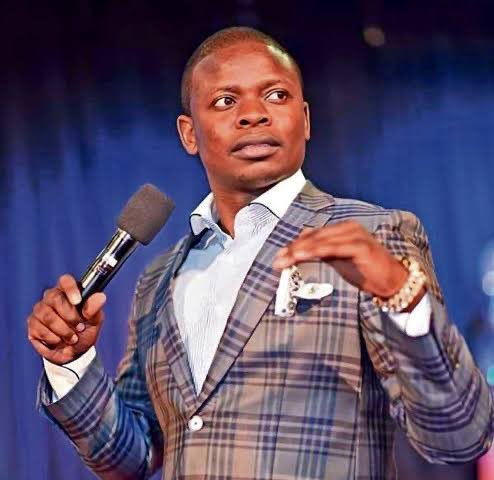 AfricaEden_SA's tweet image. Kulani and Abramjee the President said you must not give us old videos, they must be fresh #FamilyMeeting