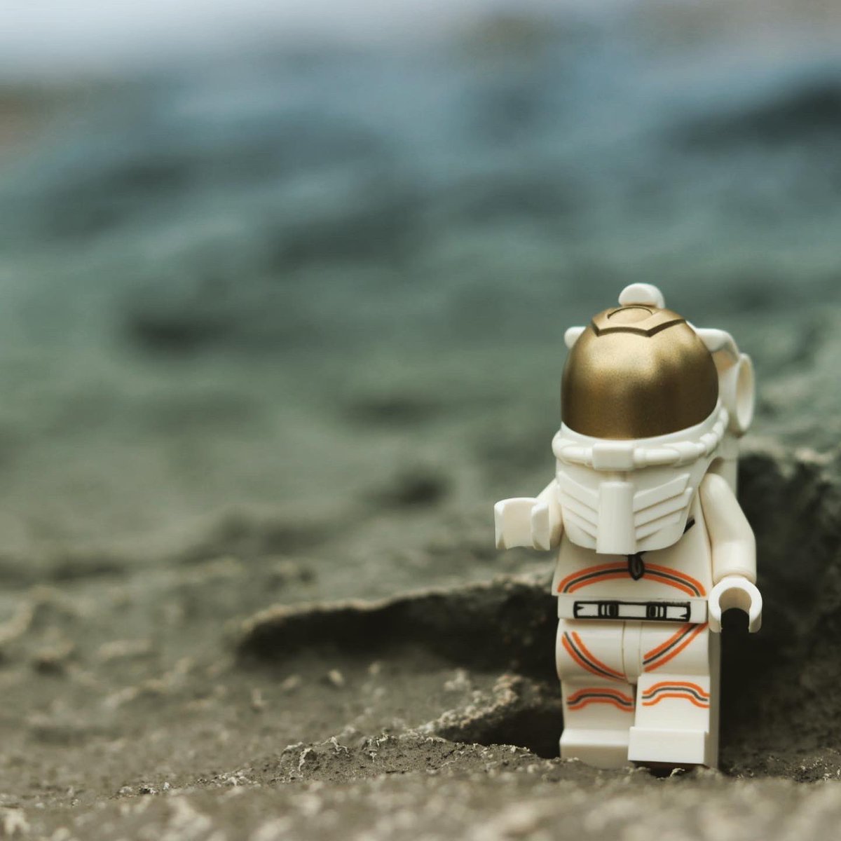 londonsh's tweet photo. Two historical events in one day. Congratulations @richardbranson and the @virgingalactic #Unity22 team on the safe flight. Good luck to the @EnglandFootball squad tonight. #space #football #EURO2020 #ThreeLions #lego #legominifigure #history https://t.co/2f3lWUhw62