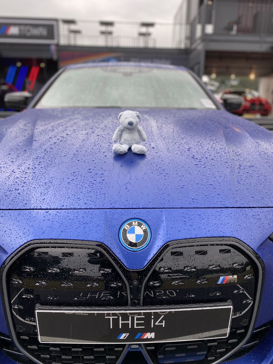 PaulONeill29's tweet photo. Amazing time @fosgoodwood with @BMW_UK! 

Just packing up but someone’s lost a loved one 💔

Please share to get them back to their owner 😍😍😍 https://t.co/vrda7PWExt