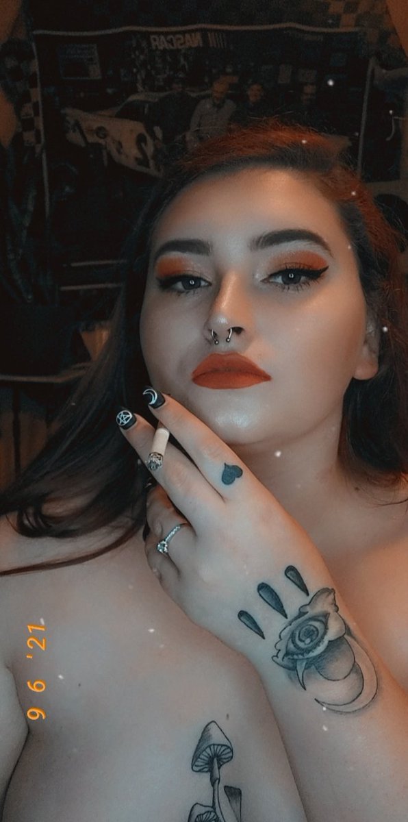 Poisonivy427's tweet photo. Does anyone have a smokeing fetishs?  My 🔗 below https://t.co/iKVvhUR41R