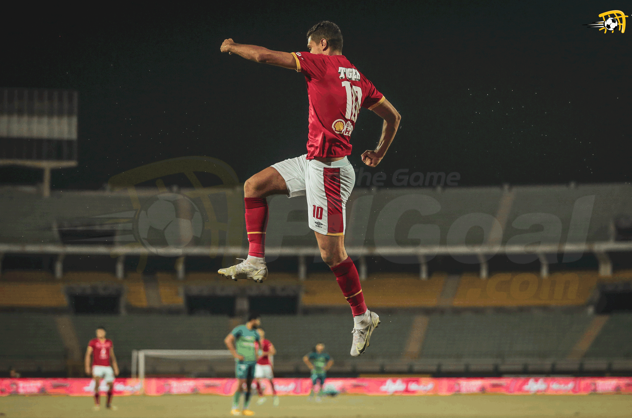 ÙÙŠ Ø§Ù„Ø¬ÙˆÙ„ Ù…Ø­Ù…Ø¯ Ø´Ø±ÙŠÙ Ù…Ø¹ Ø§Ù„Ø£Ù‡Ù„ÙŠ ÙÙŠ Ø§Ù„Ø¯ÙˆØ±ÙŠ 23 Ù…Ø¨Ø§Ø±Ø§Ø© 14 Ù‡Ø¯Ù Ø§ Ù‡Ø¯Ù ÙˆØ§Ø­Ø¯ ÙŠÙØµÙ„Ù‡ Ø¹Ù† Ø§Ù„ØªØ³Ø§ÙˆÙŠ Ù…Ø¹ Ø£Ø­Ù…Ø¯ ÙŠØ§Ø³Ø± Ø±ÙŠØ§Ù† ÙÙŠ ØµØ¯Ø§Ø±Ø© Ù‡Ø¯Ø§ÙÙŠ Ø§Ù„Ø¯ÙˆØ±ÙŠ Ø§Ù„Ù…Ù…ØªØ§Ø²