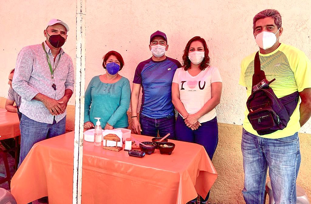 👉🏻En este domingo familiar, acompañado de mi esposa Lupita, nos dio mucho gusto saludar a nuestros amigos representantes del tianguis “Lázaro Cárdenas”, gente trabajadora, con valores y honesta.