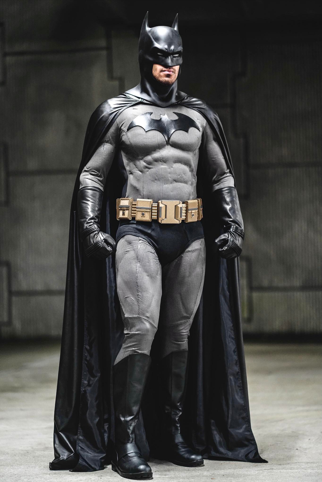 bombilla atención Destello تويتر \ YoleocomicsDC and Games🎮 على تويتر: "Un traje idéntico a los  cómics de Batman no exist... PD: Cosplay de amarjafrani  https://t.co/ZzEH3ly5l6"