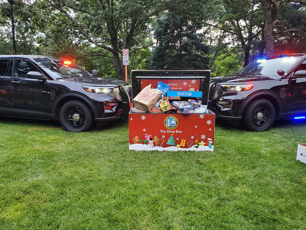 matthewcaez's tweet photo. Christmas in July! Building community relationships for a good cause and driving services. #THDKidsWorkshop #THDServices @JohnWat51106341 @thecava4 @wilkie_cindy https://t.co/gzQ0g8swbu