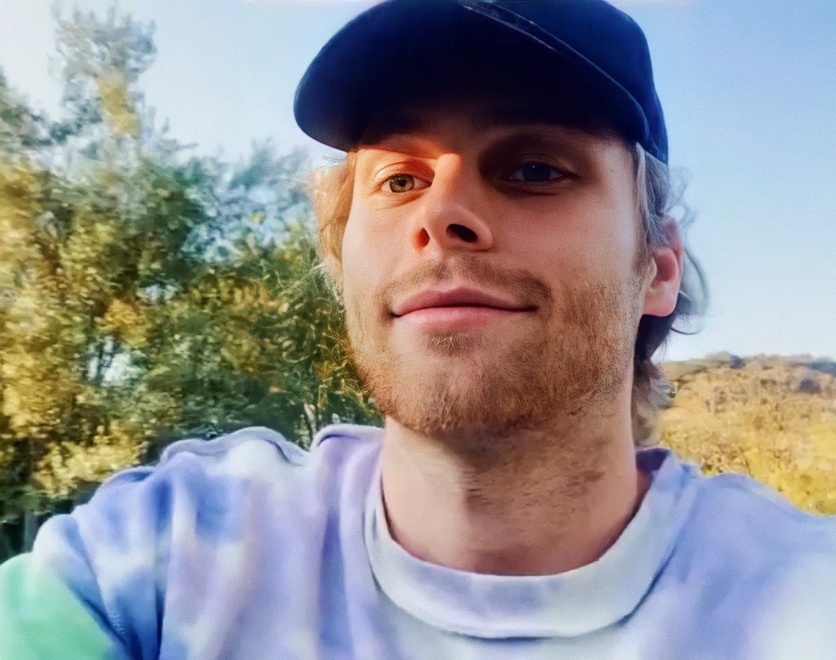 thinwildheart's tweet photo. us Luke stans who have suffered since 2020 are really getting rewarded these days for our loyalty https://t.co/fxTKXq9YNd