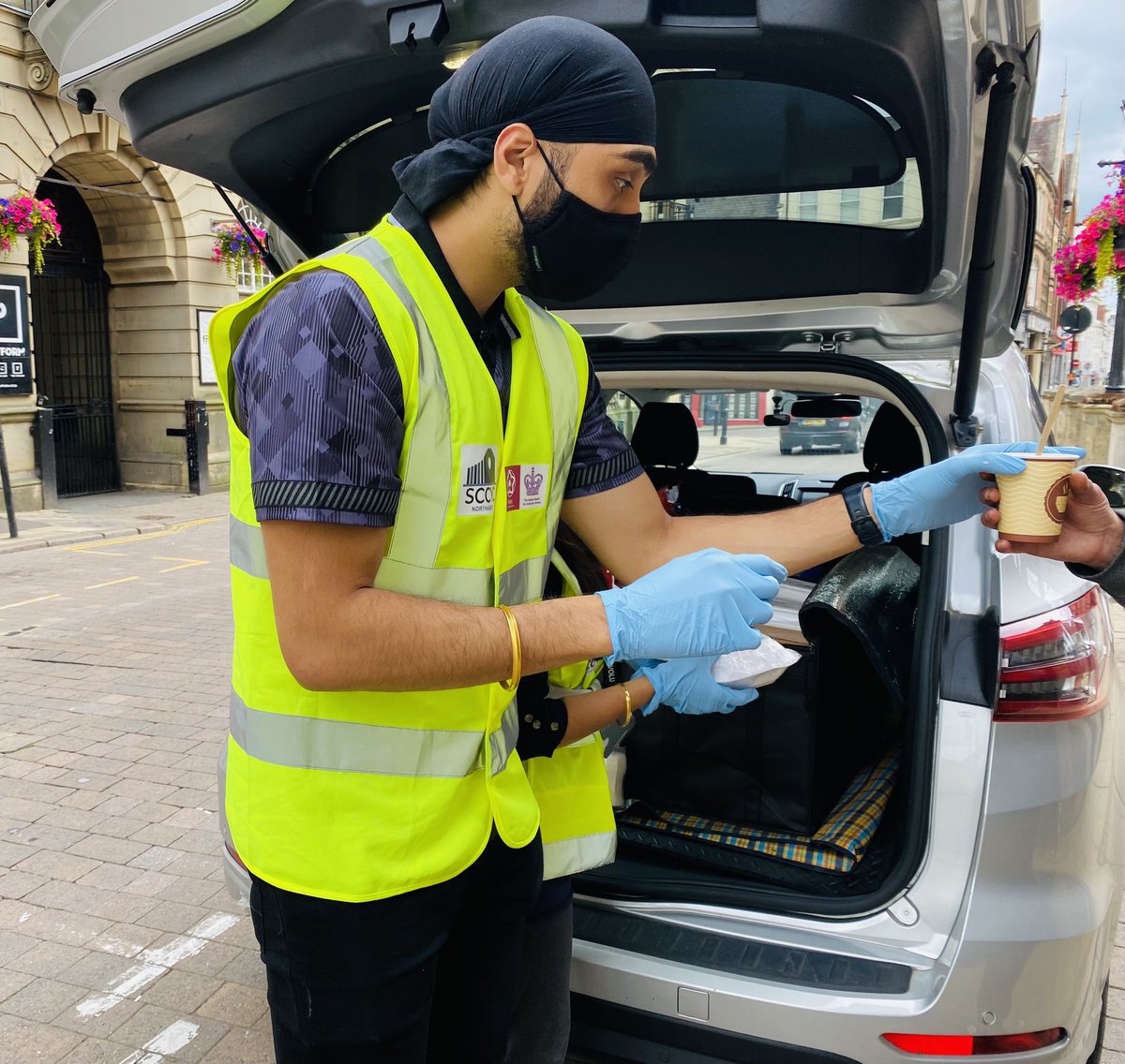 Amarjitsatwal's tweet photo. Chickpea curry, rice and naan bread!

SCCYC volunteers in and around town serving the rough sleeper community. 

Thanks to the Kishan family and friends for providing the ingredients used this evening along with snacks and drinks. 

#Northampton #NorthantsTogether #Northantshour https://t.co/vlCcNJG2KZ