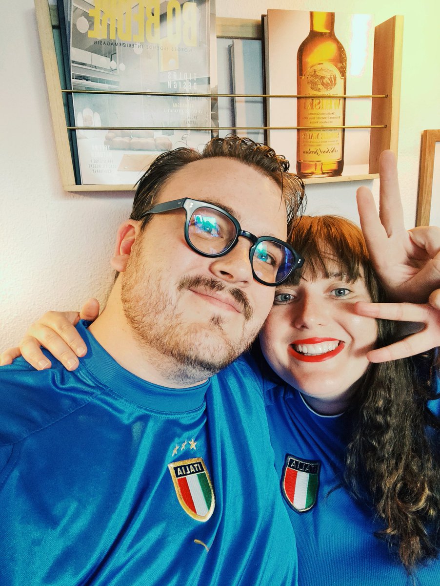 malmqvist13's tweet photo. Vi er røde, vi er hvide, og i aften er vi også grønne! Forza! 🇮🇹⚽🍝🍕🍷💚🤍❤️ https://t.co/zOHhyHHMSt