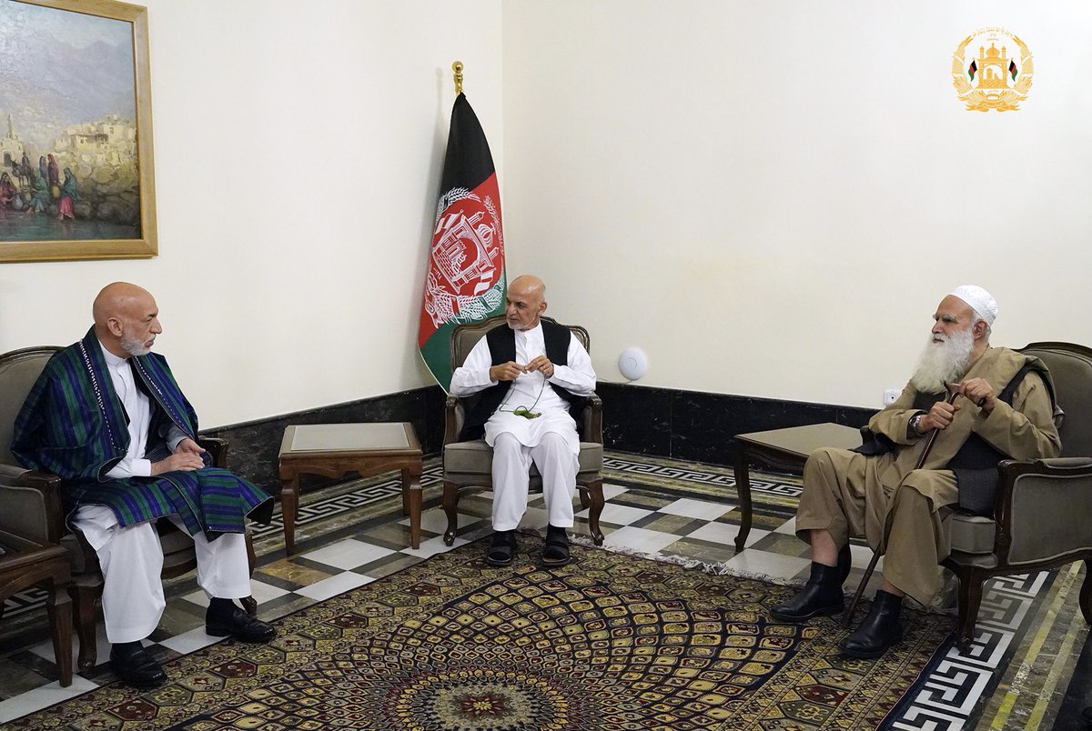 ARG_AFG's tweet photo. جمهوررئیس نن مخکېني جمهوررئیس حامد کرزي، د ملي مصالحې عالي شورا رئیس ډاکټر عبدالله عبدالله او جهادي رهبر استاد عبدرب الرسول سیاف سره وکتل، په دغه کتنه کې له امنیتي او دفاعي ځواکونو د ملاتړ لپاره د واحد صف او پیاوړې سیاسي اجماع، د جمهوري نظام او د تلپاتې سولې پر ټېنګښت ټینګار وشو. https://t.co/H8Imwn9uBz