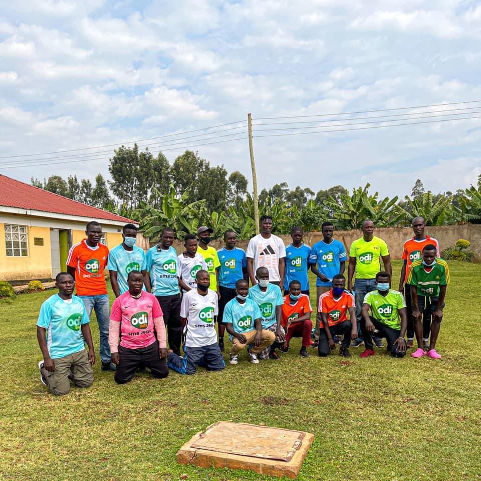 MichaelOlungaF1's tweet photo. The Michael Olunga Foundation in collaboration with Odi Mtaani, today joined hands at Oriang' KABONDO  to provide  jerseys for 21 teams across KABONDO KASIPUL CONSTITUENCY. 

God above all🙏🏾 https://t.co/nbHrZyQ1XK