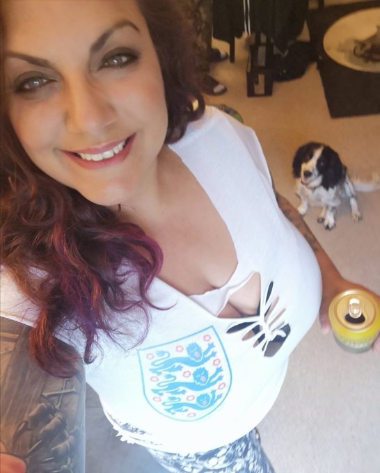 I made a top for the occasion and everything. Let's hope they play better than they did 3 years ago ⚽🏴󠁧󠁢󠁥󠁮󠁧󠁿<a href="/tag/mvsales"class="tags"><span>#mvsales</span></a>