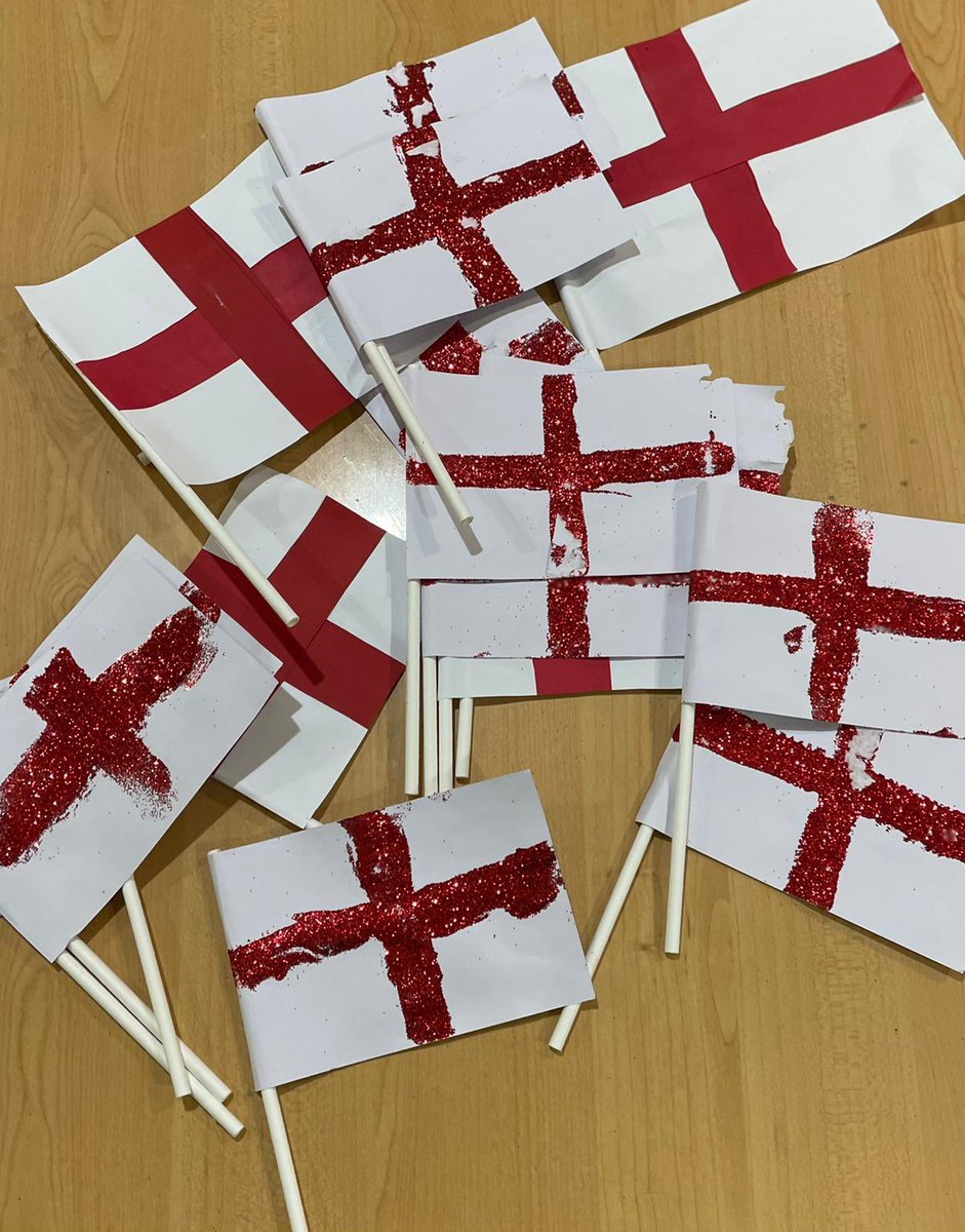LeanneSCM's tweet photo. Come on England!!! Oak ward celebrating!!! I’ts Coming Home 🏴󠁧󠁢󠁥󠁮󠁧󠁿 @ruuuby01 #EURO2020 https://t.co/nmiVPklZW6