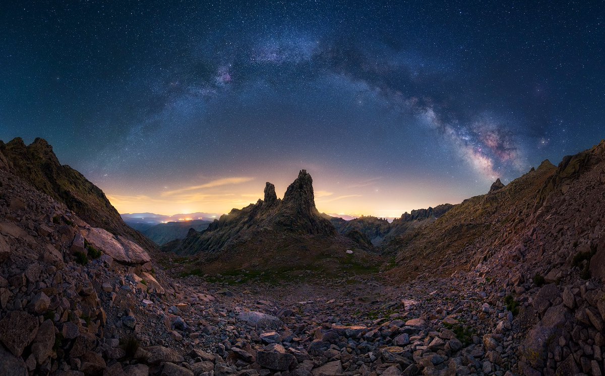 La semana pasada <a href="/MattiaBicchi/">Mattia Bicchi</a> y yo nos fuimos a Gredos a intentar conseguir una foto que tenía entre ceja y ceja desde hace años. 
La Vía Láctea sobre el Ameal de Pablo 😍🙌