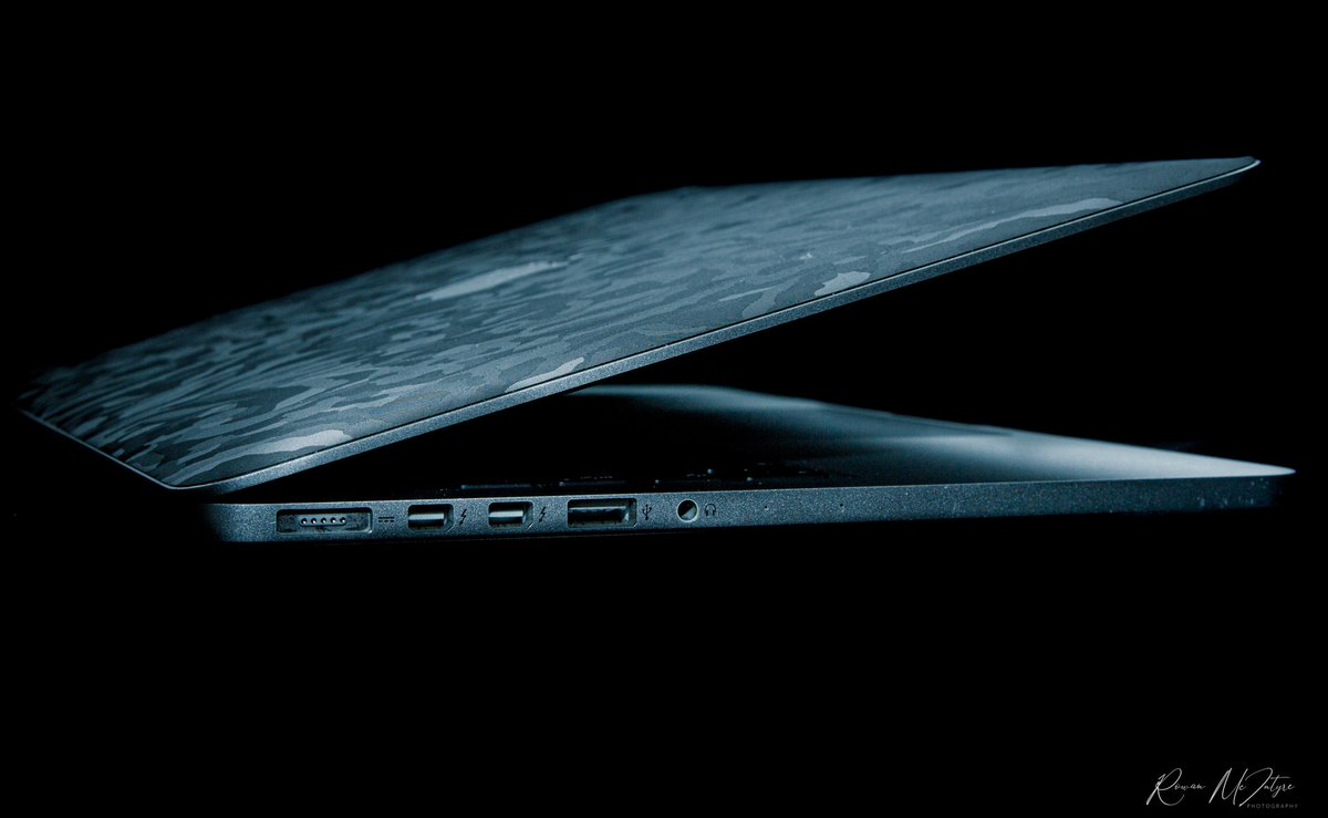 RowanMcIntyre's tweet photo. MacBook Pro 📸😍

#apple #macbook #pro #photography #productphotography https://t.co/kUjnOhYZst