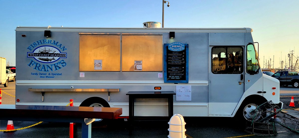 canadianjacs's tweet photo. This is your kind of food truck @ayenzie (tagged the wrong person last time π€¦ββοΈ)
#ishtime #sincewhenever https://t.co/dt6DNE9uTY