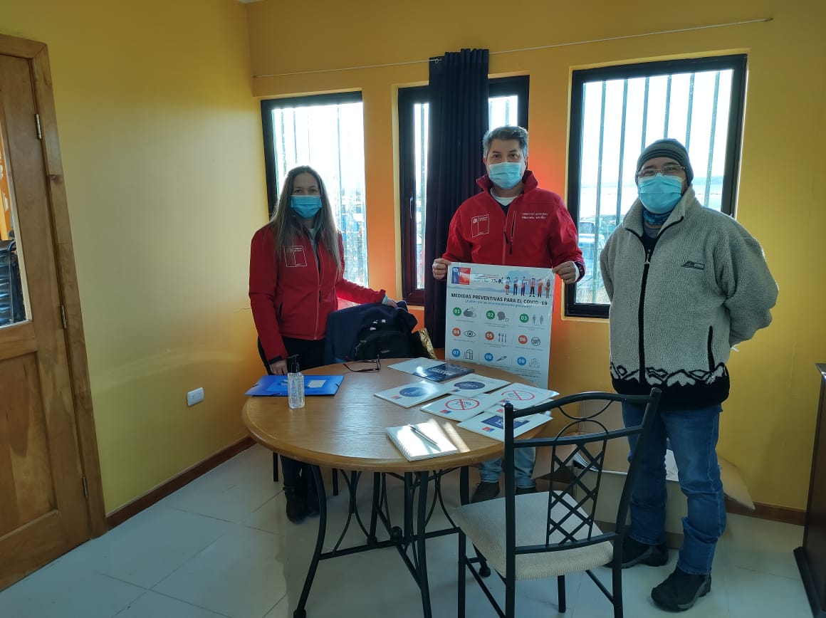 ❄️🌨️ Con frío y nieve #MintrabEnTerreno no se detiene 🙌💪 Por eso, juntos, los servicios del <a href="/MintrabChile/">Trabajo y Previsión Social</a> fueron al sector de #AguaFresca para llevar los #BeneficiosDelGobierno y dar orientación sobre el plan #PasoAPaso, subsidios, bonos y otros a tod@s l@s vecinos 🇨🇱✅👍