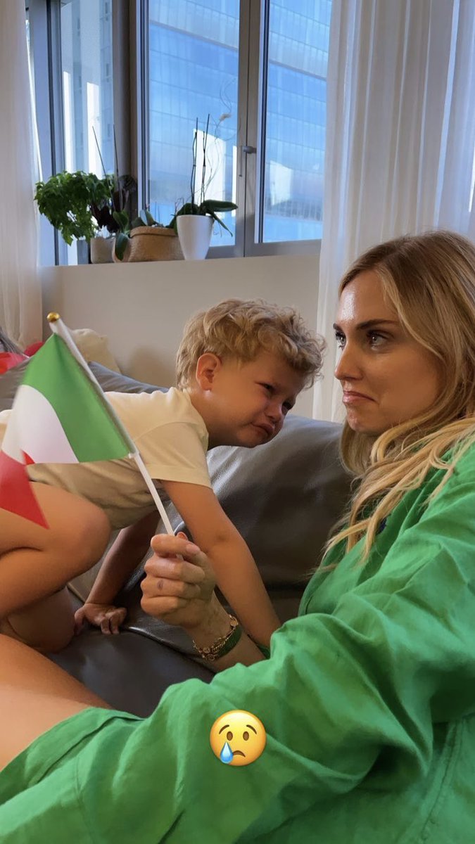 acciokindness's tweet photo. Una chiara rappresentazione di tutta l’Italia in questo momento:

#Euro2020Final #EURO2020 #ITAENG https://t.co/OJK8jOICrF