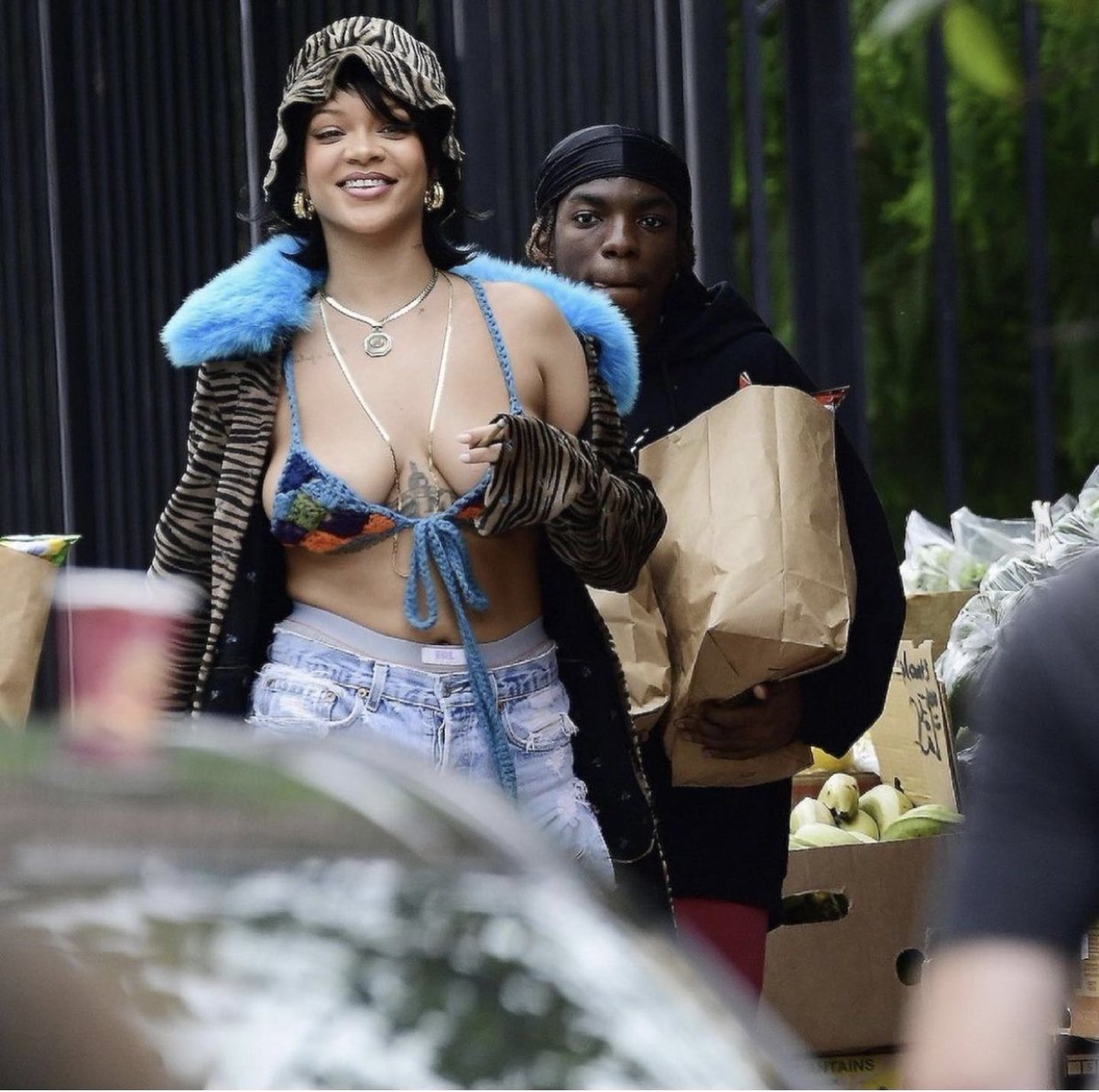 AnaIsabelZepeda's tweet photo. ¿Ya vieron que Rihanna anda filmando nuevo video musical en Nueva York? 😱 https://t.co/tYqHyYP9ce