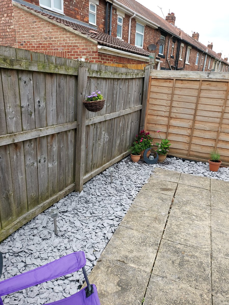 DSG4M3R's tweet image. Spent the day gardening oh my god haha #greenfingers 😄