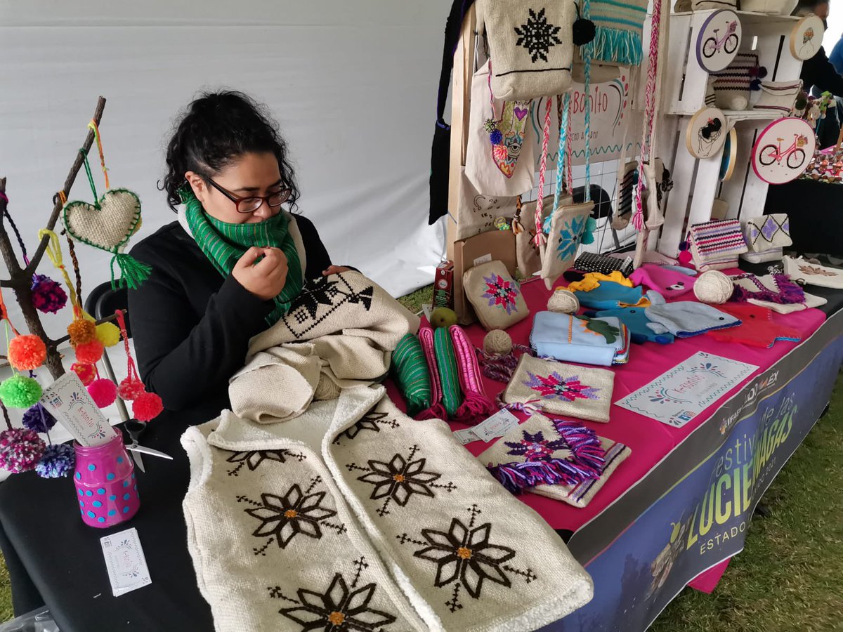 CulturaEdomex's tweet photo. Este domingo te esperamos en el @BosqueEsmeralda de #Amecameca, en la venta artesanal y gastronómica en el marco del #FestivalDeLasLuciérnagas, donde 40 artesanos y artesanas ofertan sus productos realizados con la pasión y entrega que caracteriza a las y los mexiquenses. https://t.co/CkUloOZAJM