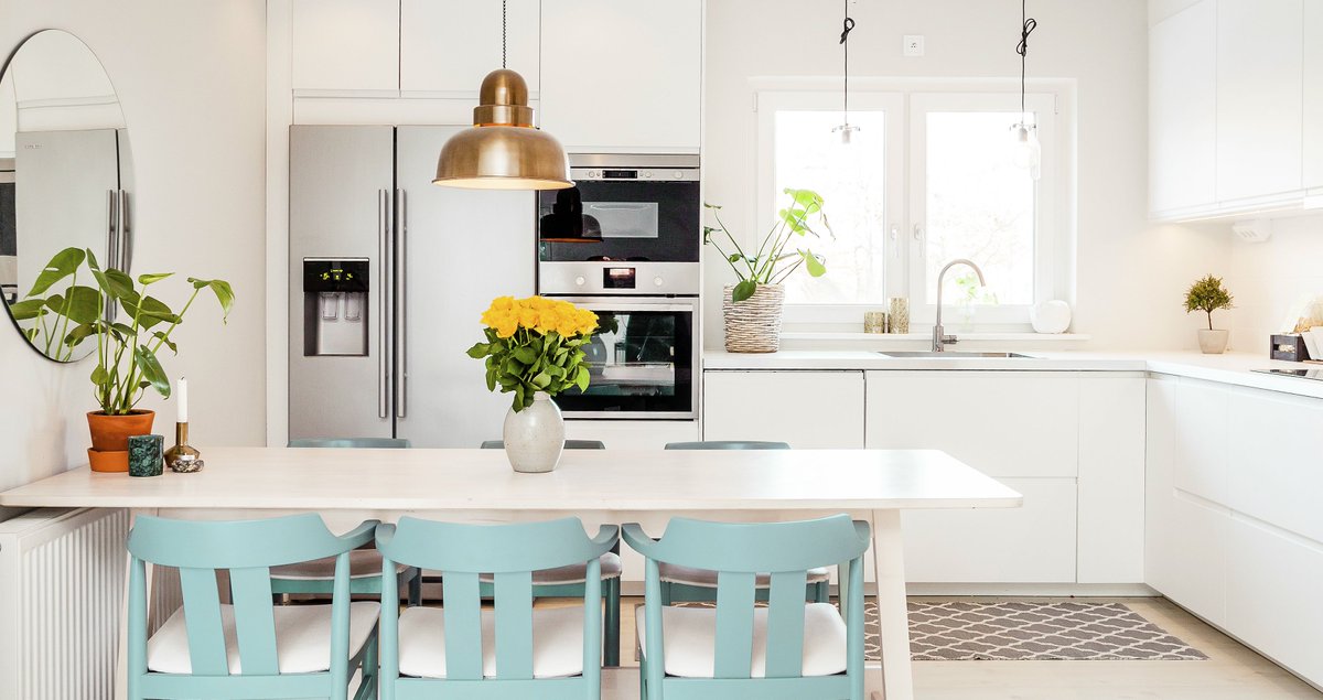 Selectonepaints's tweet photo. Enhance your kitchen’s natural light with an all-over scheme in Nilla Vanilla. Soft whites with a buttery, yellow undertone will counteract cool light and introduce a subtle warmth into your space. For a youthful twist, paint kitchen chairs in Outerspace https://t.co/uzJ7qNpZ5z