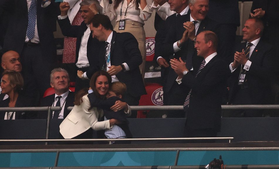 Prince George was all of us when Luke Shaw's goal went in 🙌  #Euro2020Final