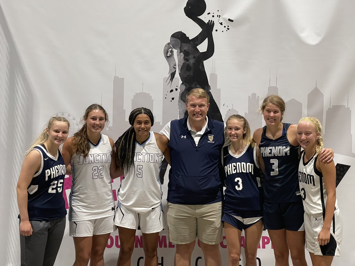 So nice to see these girls hooping in July! Up in Chicago putting on a show! Even <a href="/CassmeyerCody/">Cody Cassmeyer</a> made the trip to the Windy City. #Family #SaderStrong <a href="/MissouriPhenom/">Phenom Basketball</a> <a href="/greglogs/">Greg Logsdon</a> <a href="/gwigg325/">Garrett Wiggans</a> <a href="/heliascatholic/">Helias Catholic High School</a> #JunctionGirls