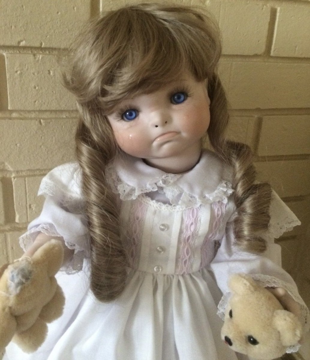 MSClarkWrites's tweet image. Her porcelain features stilled, #refined to perfection by the devilish hands that crafted them. She watched from a shelf as the woman left the room again. Her features softened, lips turned to a sneer as she eyed the young girl. “She won’t believe you.”

“Mom! I swear!”

#vss365