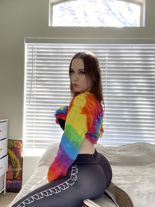 Have you join my Onlyfans yet? New videos/pictures will be uploaded soon join Now!! 🤍🪐🦄🌈🌺  https://t