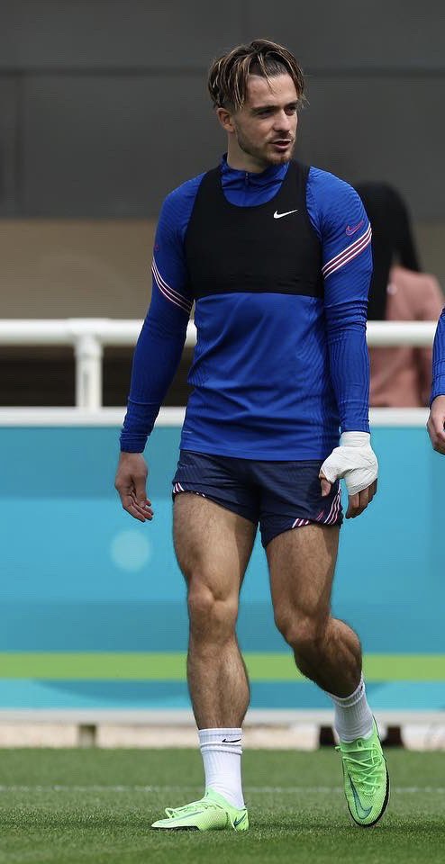Bring Jack on pls. I just wanna those thighs in the rain