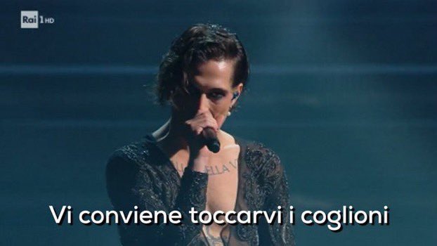 onlyfoxlsfall's tweet photo. #ItaliaInghilterra ma il tifoso inglese con la coppa finta? https://t.co/LQiga5el8L