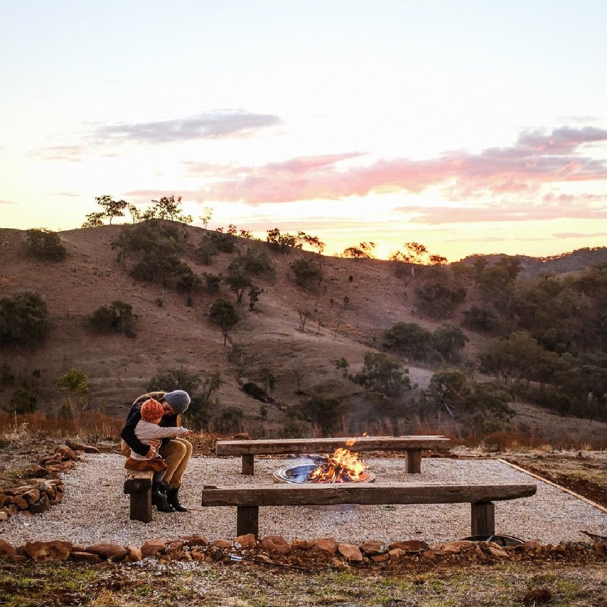 Hands up who needs some R&R! 🙋 IG/the_vista has us yearning for a country escape (and a soak in that tub!) at #SierraEscape in the @MudgeeRegion in @NewSouthWales  #seeaustralia #mudgeeregion #LoveNSW #holidayherethisyear