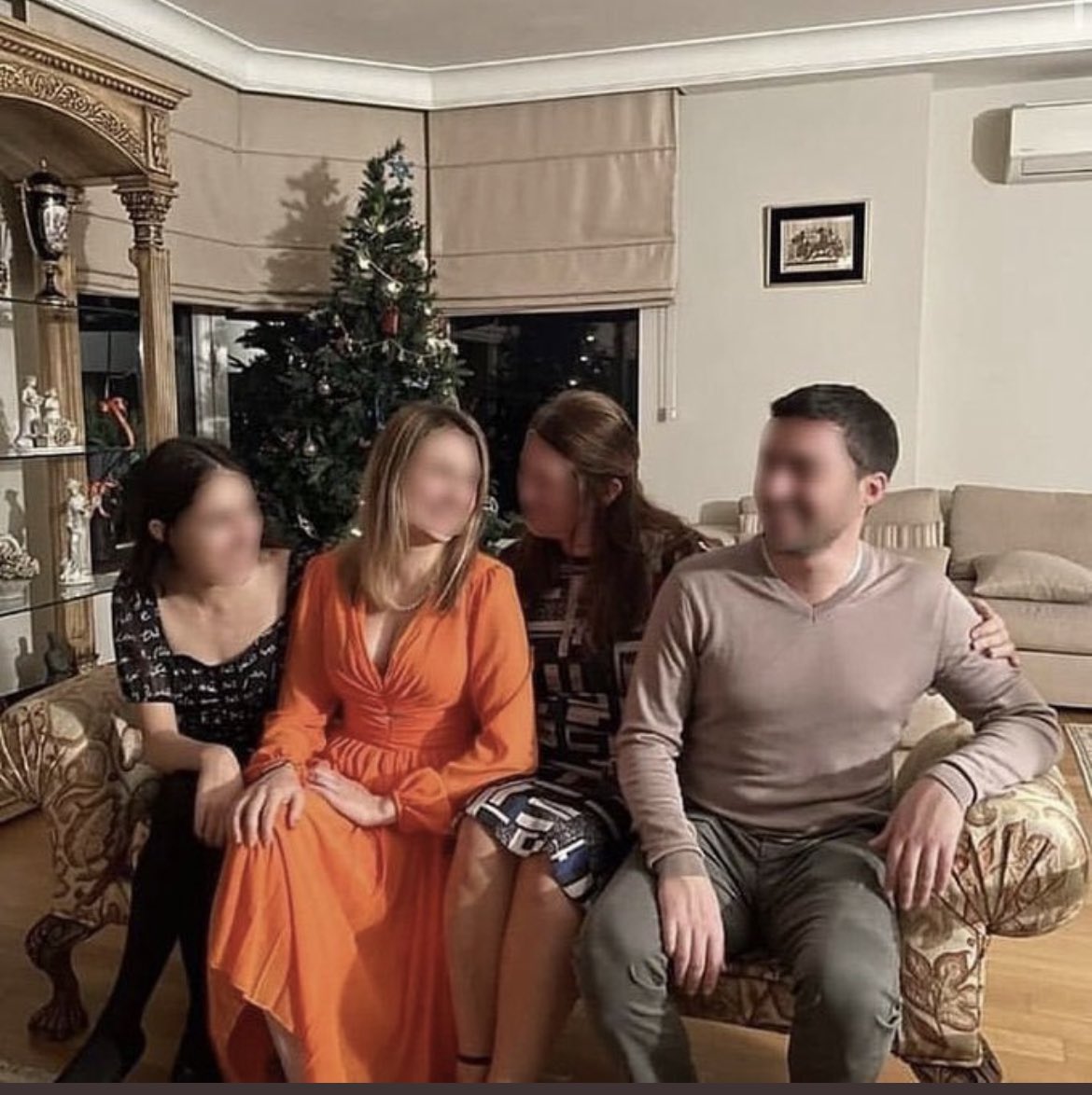 Isinsu's tweet photo. Cem Garipoğlu neden TT oluyor? Fotoğrafın eski olduğu her halinden belli. https://t.co/mAEpWVjZkV