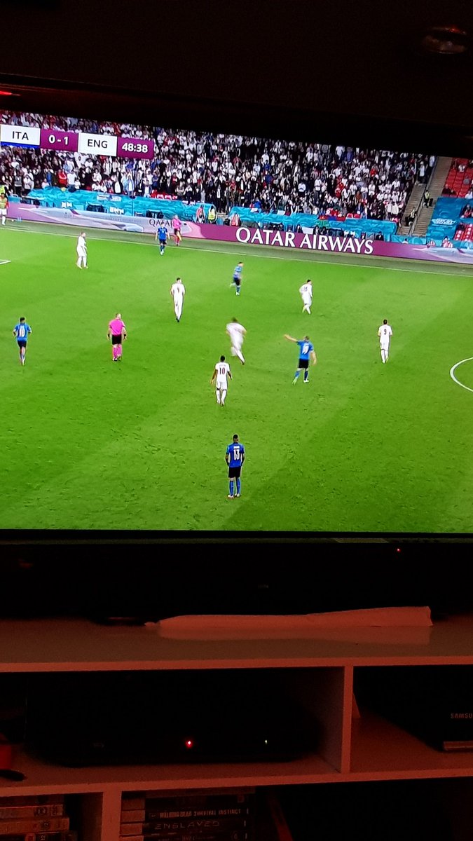 #EtihadFreeFlights <a href="/etihad/">Etihad Airways</a> not had a holiday for soooooooo long!  I'd take <a href="/humphrydalton/">Carla Dalton</a> x