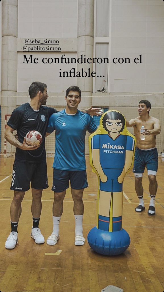 #BuenDomingo los hermanos Simonet se entrenan en Tokio🇯🇵 pero, cuál es el chino?😂
<a href="/seba_simon/">Sebastián Simonet</a> <a href="/Pablitosimon/">Pablo Simonet</a> <a href="/chinosimonet/">Diego Simonet</a> 
#Tokyo2020 #SeleccionArgentina 
#Handball