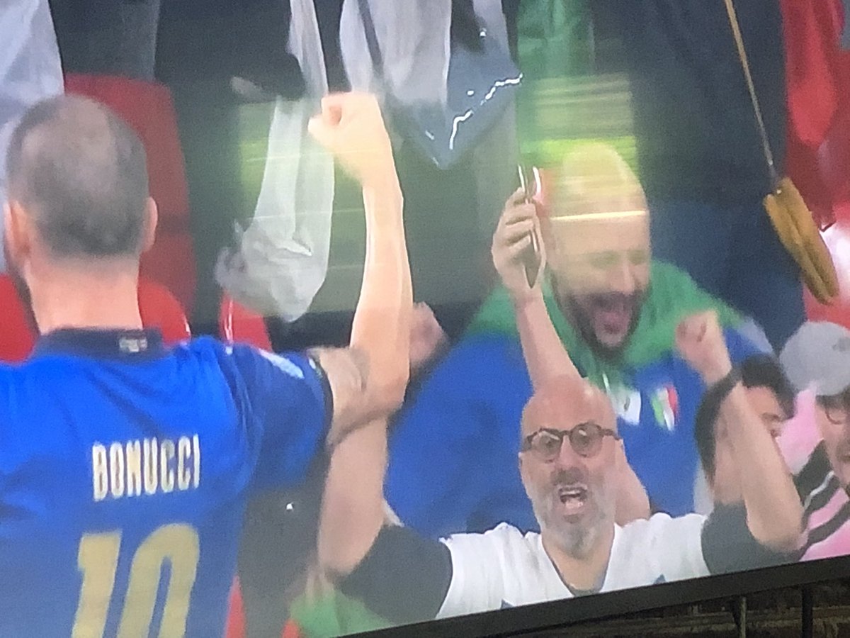 Gilmore62's tweet photo. @MenInBlazers Benedict Rog?? https://t.co/FO49uJ7SaY