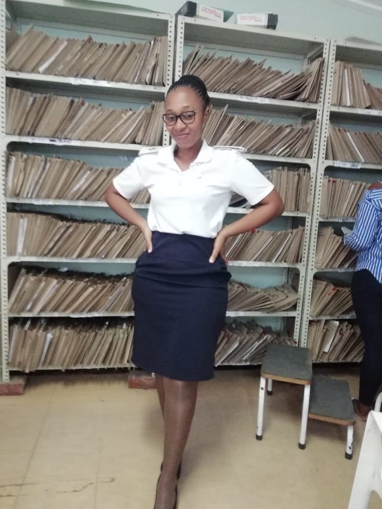 mansoh25's tweet photo. Nasi #iSkhokho sangempela. This beautiful #healthcare worker has been championing education on PreP (Pre-exposure Prophylaxis) for i youth yase Durban from #Level5Lockdown. She's been doing it with love and extreme care. Her name is Nonhle Mzelemu @flash_za https://t.co/B78GpQzxAx