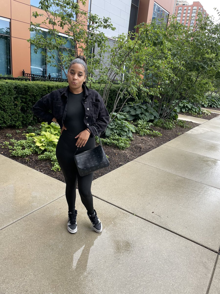 AllenSamah's tweet image. walkin around with an abundance🖤