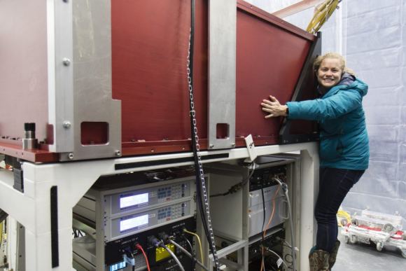 Sam6869's tweet image. Tales of a ‘Drunken Comet’- Astronomers Detect Alcohol Leaking From 46P/Wirtanen into Space universetoday.com/151687/tales-o… #BuildTMT #Hawaii #WeSupportTMT #ImuaTMT #TMT #Maunakea #WeAreMaunakea #HINews #HNN #astronomy #science #Wirtanen #KeckObservatory (Photo: Keck #NIRSPEC instrument)