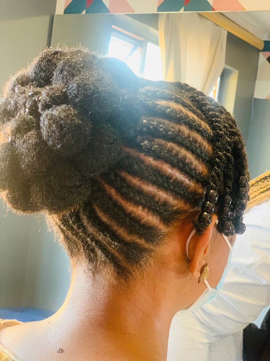 Themoisturefact's tweet photo. No combing , no blow drying, just natural hair goodness #naturalhairsalon #NaturalBeauty https://t.co/aGVN1EOXrh