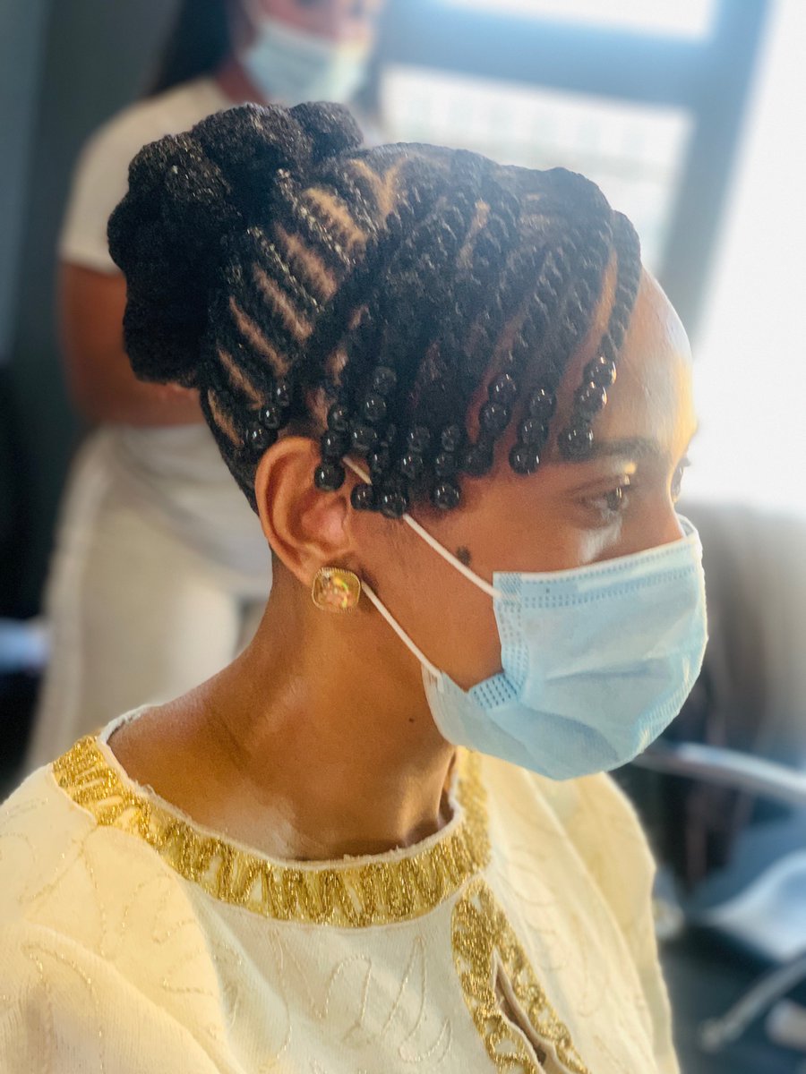 Themoisturefact's tweet photo. No combing , no blow drying, just natural hair goodness #naturalhairsalon #NaturalBeauty https://t.co/aGVN1EOXrh