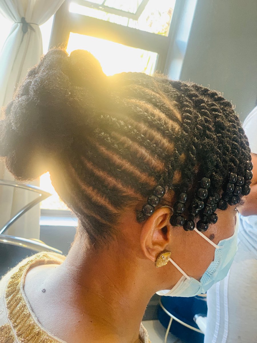 Themoisturefact's tweet photo. No combing , no blow drying, just natural hair goodness #naturalhairsalon #NaturalBeauty https://t.co/aGVN1EOXrh