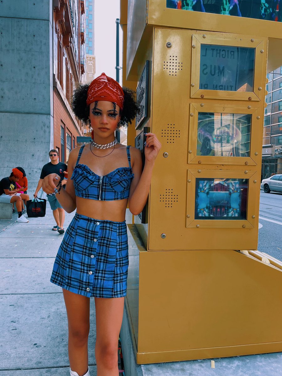 nintergalactic's tweet photo. she a vixen on the cam so i grab my iphone (=ยดฯ`=)
#grunge #grungegirl #grungestyle #grungefashion #grungeaesthetic #grungetumblr #grungeteens #grungegirls #grungekids #grungemakeup #grungeposts #cyber #cybergoth #cyberart #Cybershot #cybergirl #cyberwave #cybergrunge https://t.co/Vlm7v5IxIo