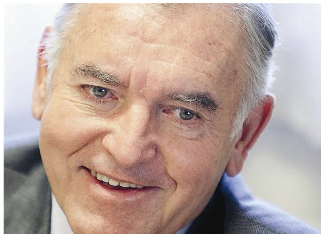 Profonde peine d’apprendre le décès de mon ami Jean Michel Dubernard, chirurgien d’exception, président de la commission des Aff sociales pdt le vote de la loi #Handicap, chiraquien de cœur. 
Mes plus sincères condoléances à sa famille.
Cher Max comme tu vas nous manquer !