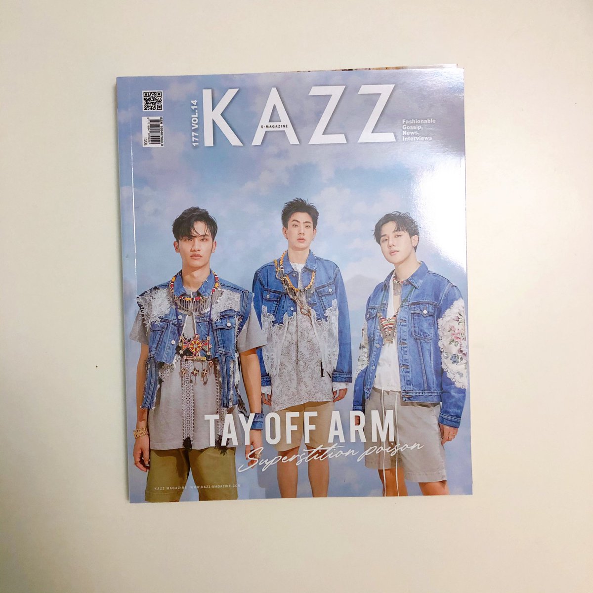 guipiphany's tweet photo. selling my extra copies of tayoffarm/offtayarm kazz magazine issue 177 💚💙💛
usa/us only
pls dm 😙
$23 each + domestic (includes arm pcs) / $45 for both
listed in mercari/ebay too
usa go #91จึ้งมาก #ออฟจุมพล #tawan_v #ออฟเต #offjumpol #taytawan #armweerayut #offtayarm https://t.co/wpjKiuTGYl