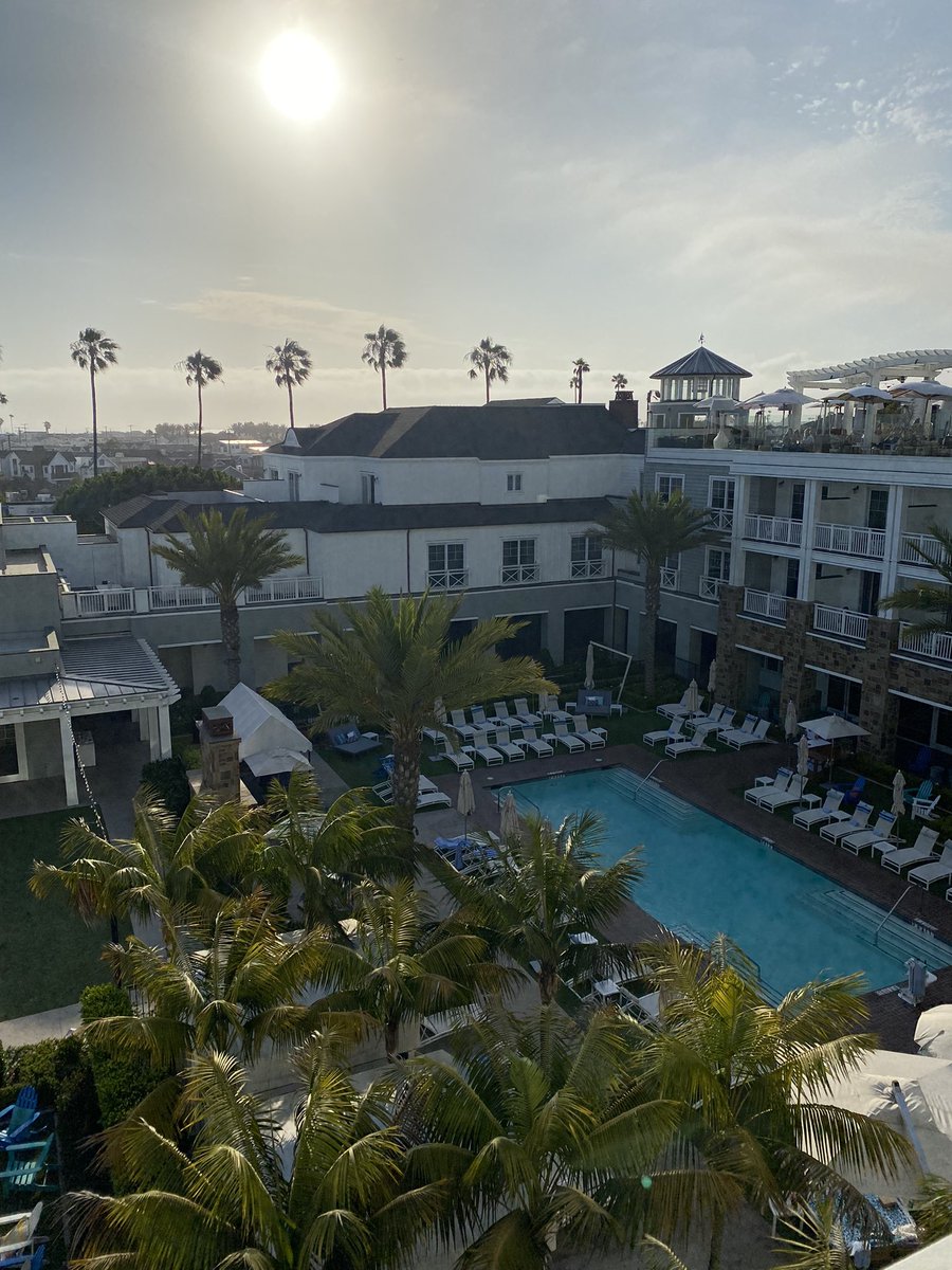 BrooksDowning's tweet photo. Not a bad setting here in Newport Beach. #LeftCoastLiving https://t.co/HgTtKDTrsI