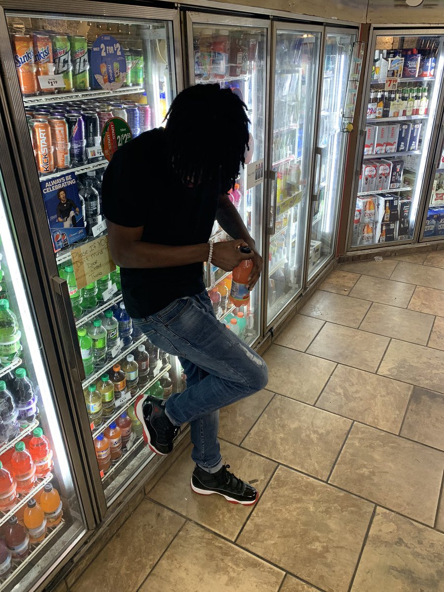 #WhosWhoofAAMU 
Glizzy⛷
- Computer Science 💻 
- Freshman 
- Down to meet new people, hmu📲