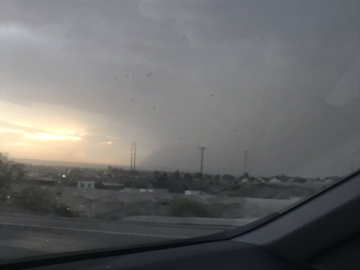 wx_Jpeg's tweet image. Wall of dust looking northwest from Redd Rd at Doniphan. Already had several localized spots of &amp;lt;1/4 mile visibility near Westtowne @NWSElPaso #txwd