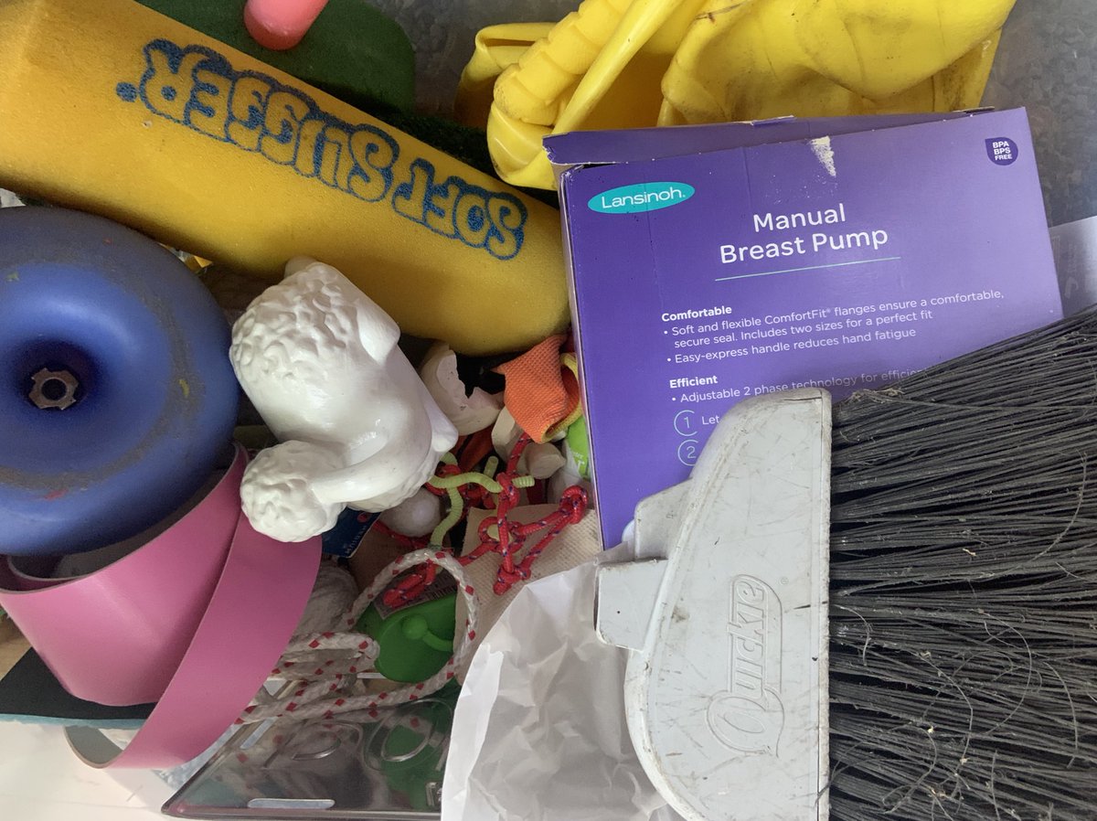 speeddownslowup's tweet photo. my studio junk is telling me sumthin https://t.co/ApZYRAnVAr