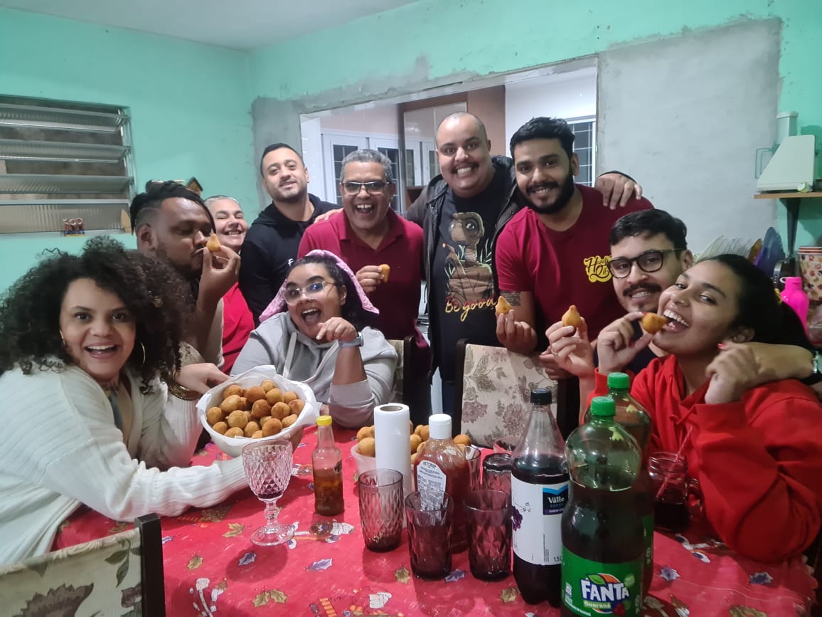 leoturbiani's tweet photo. Família em peso vendo NBA #NBAnaESPN @romulomendonca @NBABrasil oooooo Caoooossss!!!!! https://t.co/NHxWXK4xh9